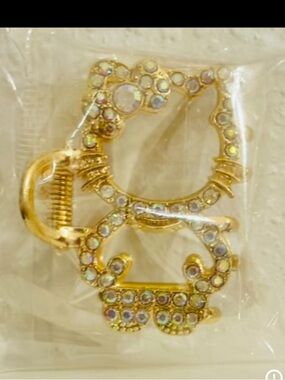 NEW Hello Kitty Polished Gold Toned Metal Hair Claw Clip Encrusted w/Rhinestones